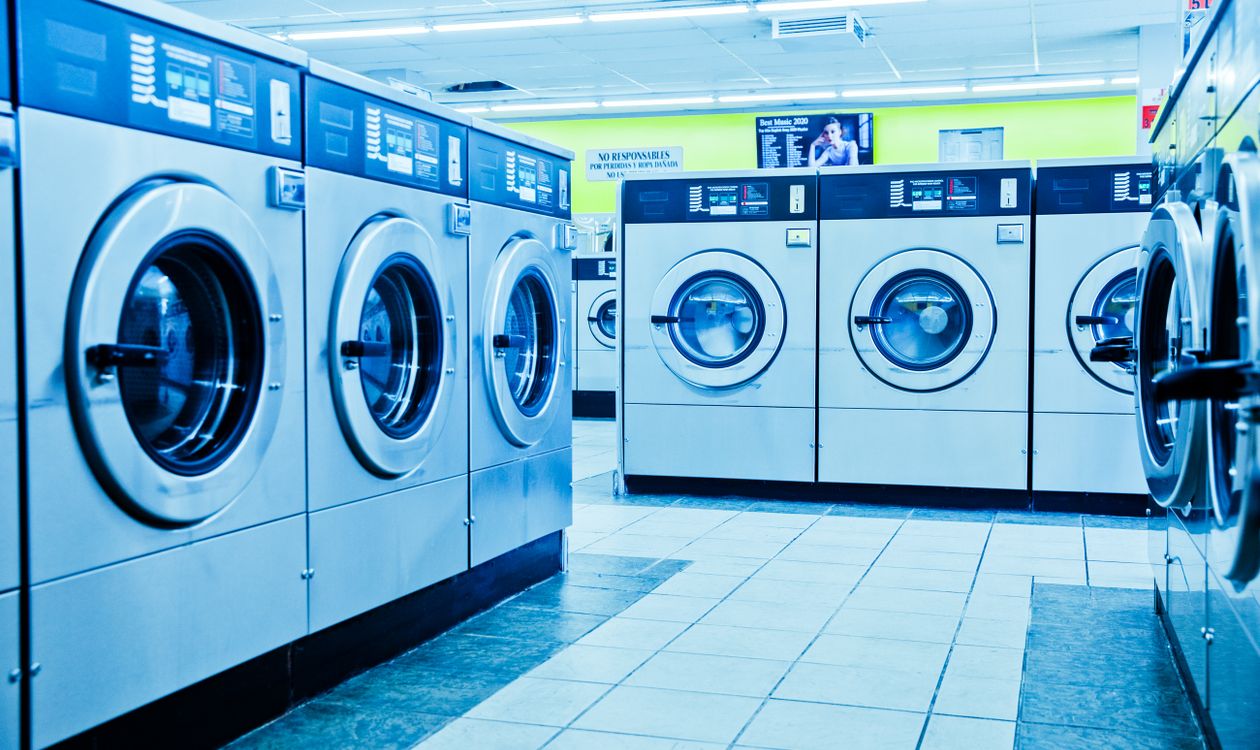 How Laundry POS Software Prevents Lost Garments and Missed Deliveries 7 Rows of front-load washing machines in a modern laundry shop